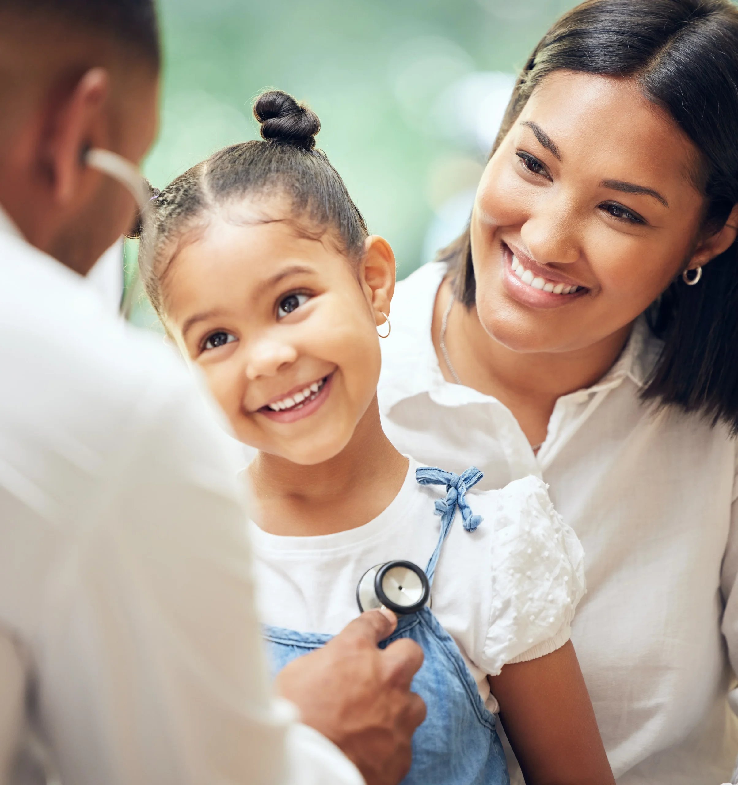 child-exam-with-mother-at-doctor-s-office-2026-03-25-09-01-05-utc