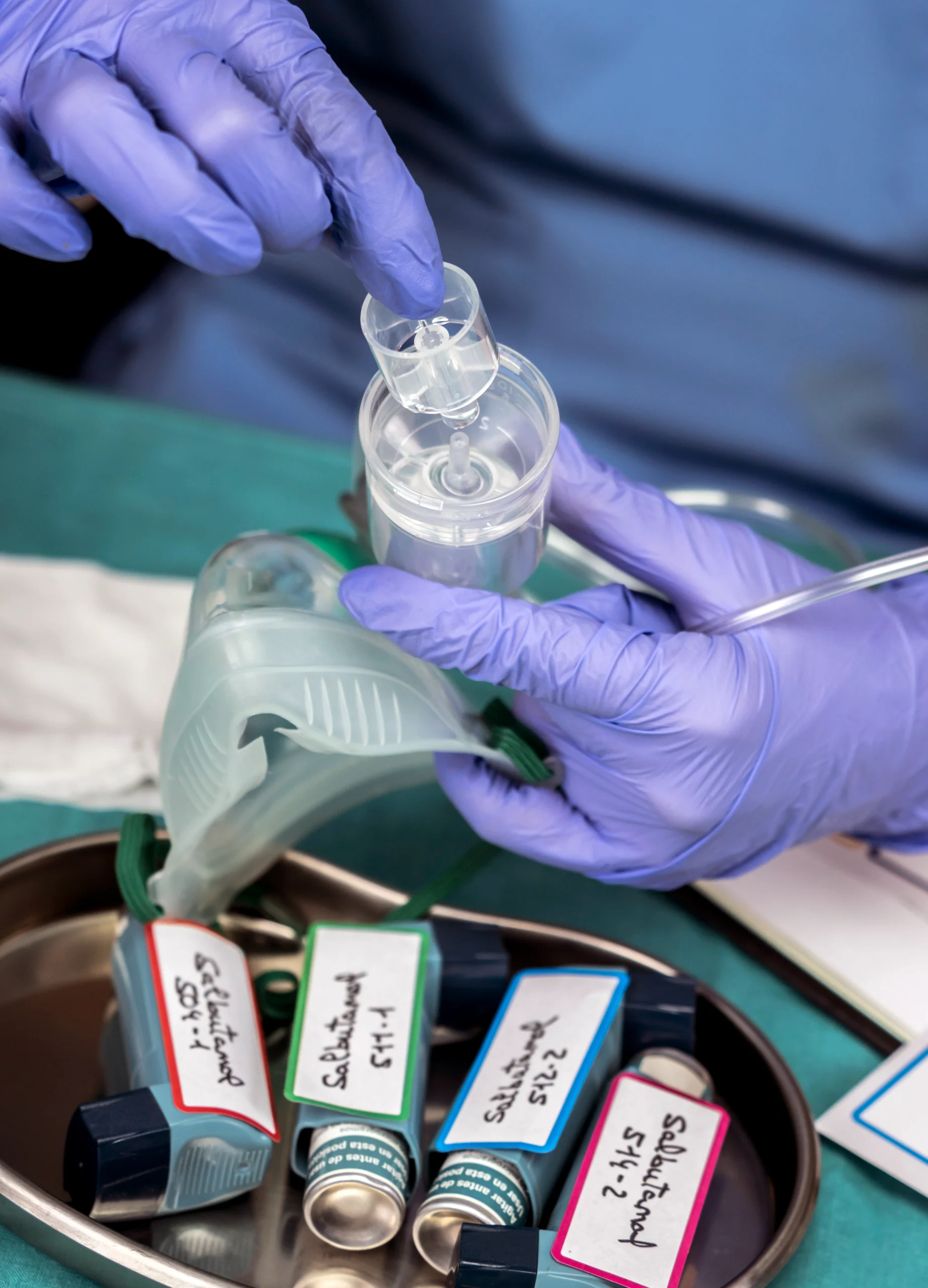 nurse-prepares-oxygen-mask-in-hospital-conceptual-2026-03-25-04-37-13-utc
